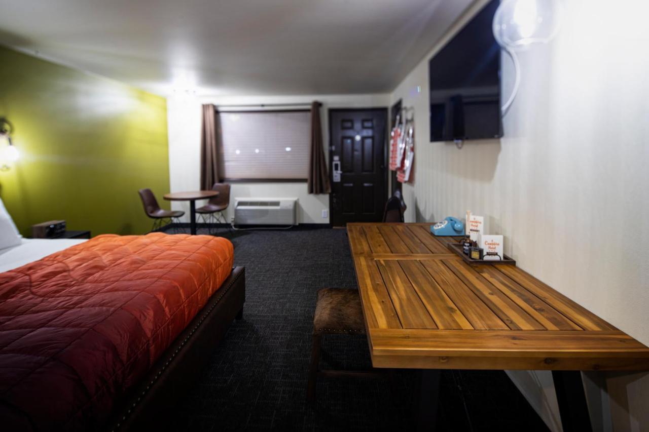 בנד Campfire Hotel מראה חיצוני תמונה